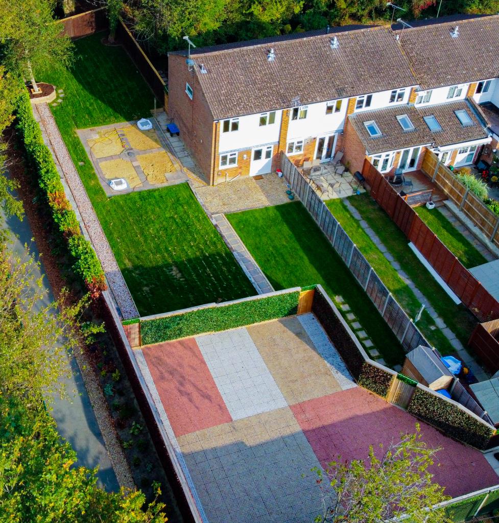 Lot: 127 - LAND WITH PLANNING FOR TWO 2/3 SEMI-DETACHED HOUSES - Aerial View - Library Photograph